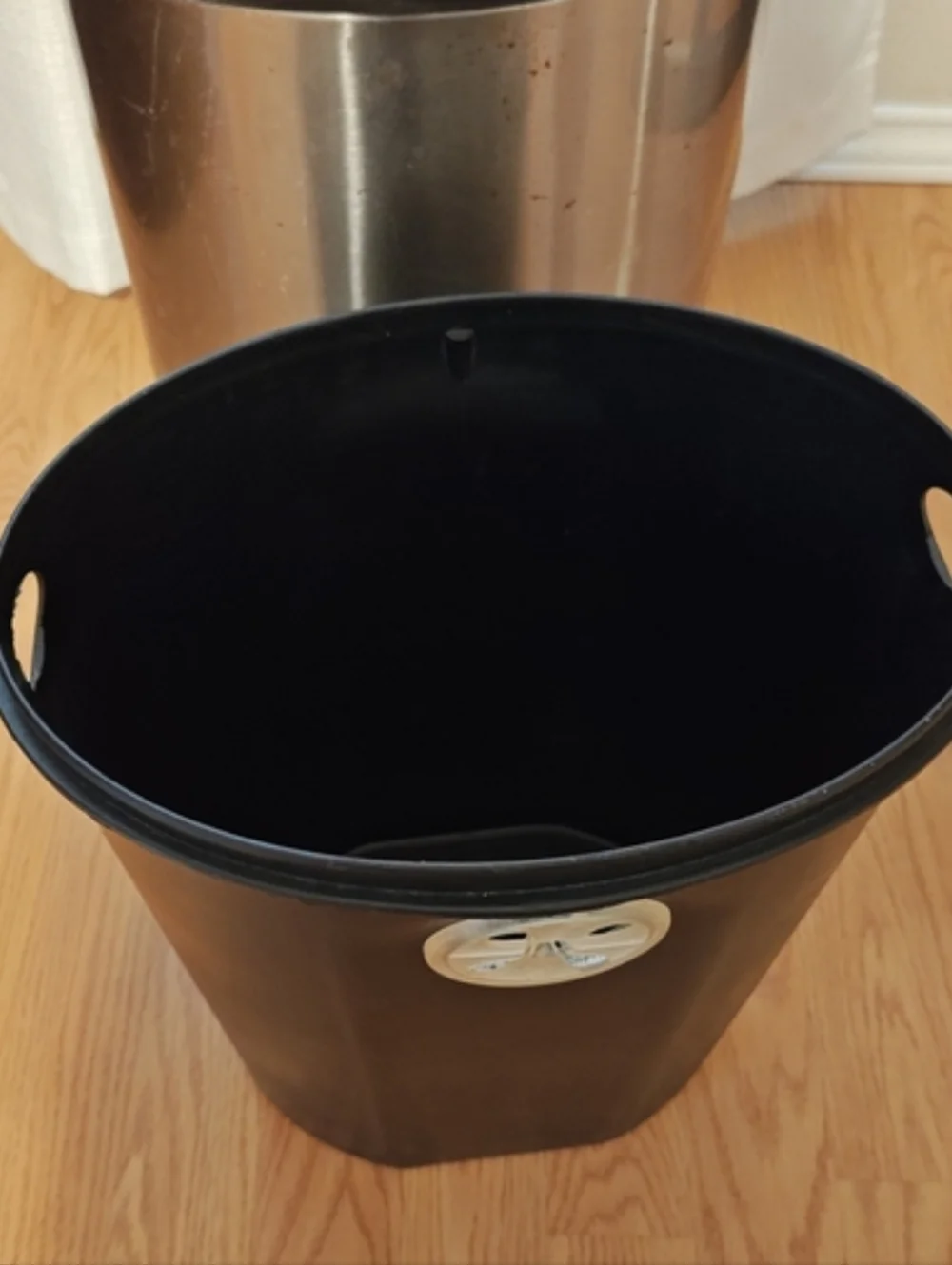Stainless Steel Step Trash Can 12L 3.2 Gal with Soft Close Lid & Inner Bucket